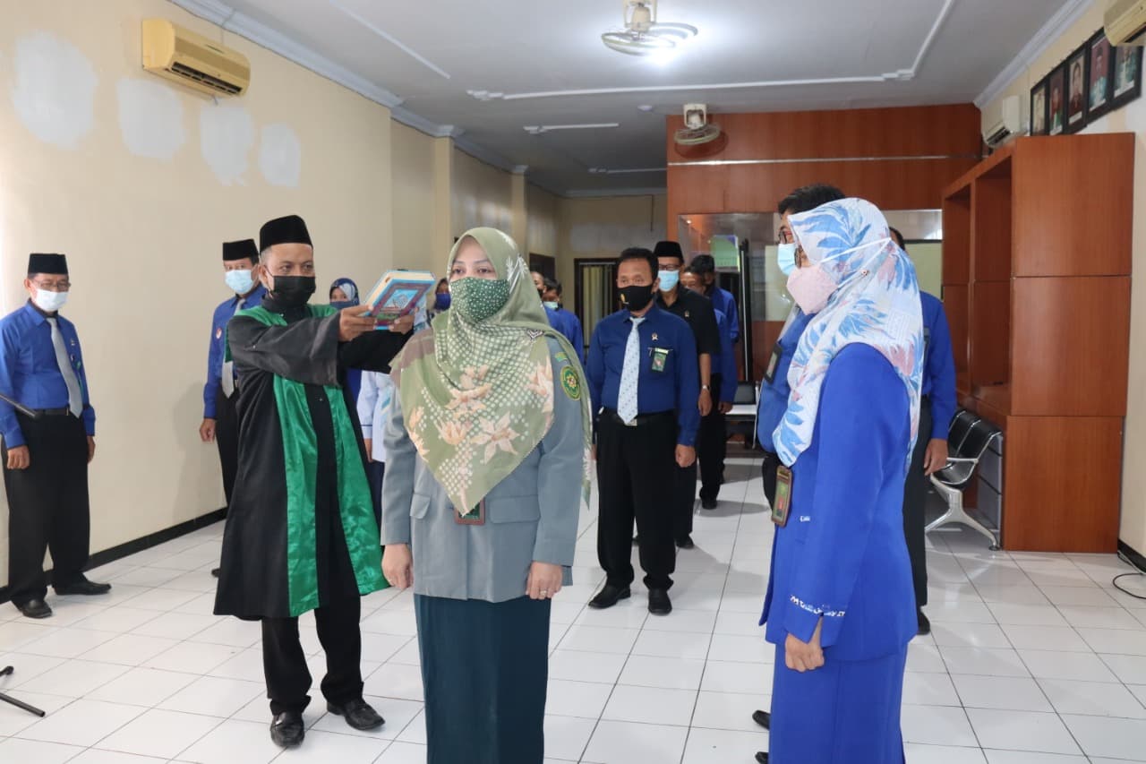 Pelantikan dan Pengambilan Sumpah Jabatan Perencana Ahli Pertama Pengadilan Agama Tuban