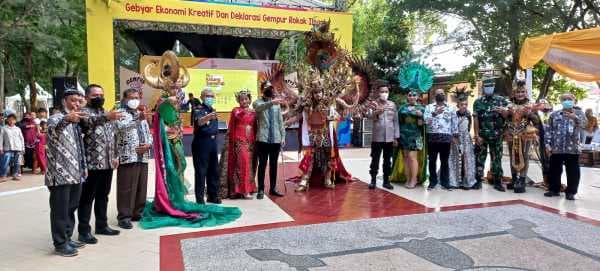 Gebyar Ekonomi Kreatif dan Deklarasi Gempur Rokok Ilegal